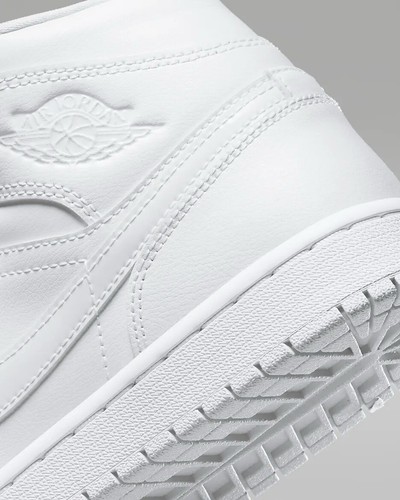 Scarpe da ginnastica Nike Air Jordan 1 Mid Triple bianche in pelle OG retrò varie taglie - Foto 21 di 21