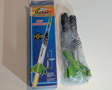 Estes SKYTRAX Flying Model Rocket #2454 New Open Box sky trax 20.75"