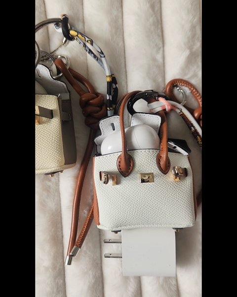 Accesorio de Bolso de Moda Dije | Estuche Cargador para AirPods Lujoso Porta Bolso 2