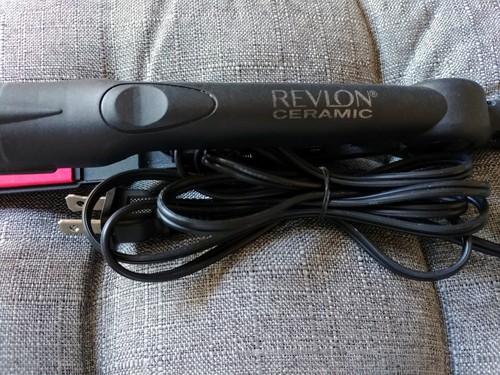 Revlon Ceramic Flat Iron - Women's - Travel Size - Black - 1" inch Pink Plates - Picture 3 of 4