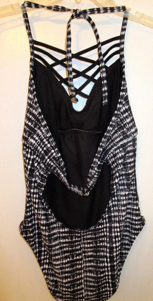 Traje de baño Mossimo para dama talla grande blanco y negro - Nuevo sin etiquetas Foto 4 de 4