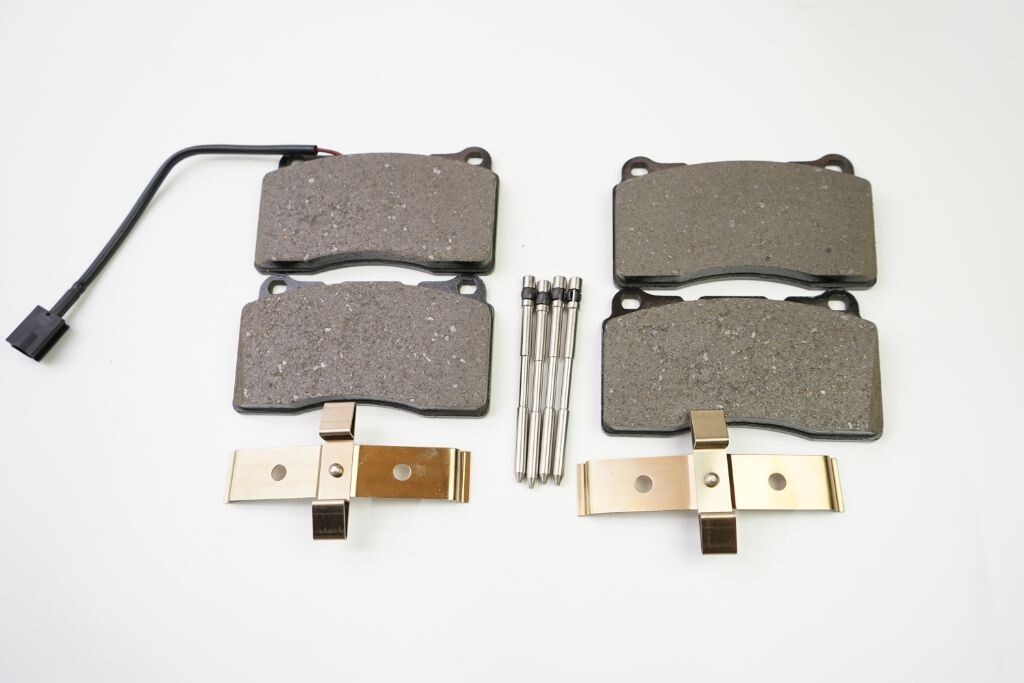 Maserati Ghibli brake pads rotors filter belts service kit 787