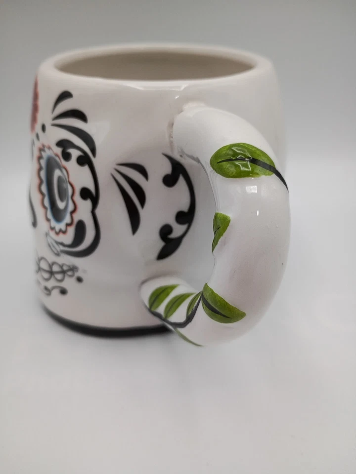 Taza Calavera Blanca Floral Día de Muertos Mango de Vid Halloween Día de los Muertos Foto 2 de 4