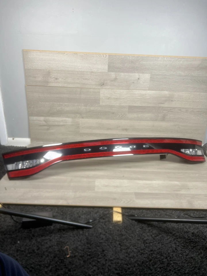 Dodge Dart 2013-2016 luz trasera OEM maletero central trasero panel de lámpara LED ⭐️PROBADO⭐️ Foto 2 de 4
