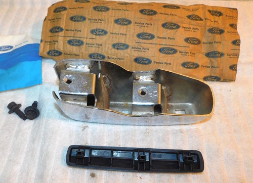1974-1976 Gran Torino Brougham Sport Ranchero Gt NOS FRONT BUMPER LH GUARD w PAD - Picture 9 of 10
