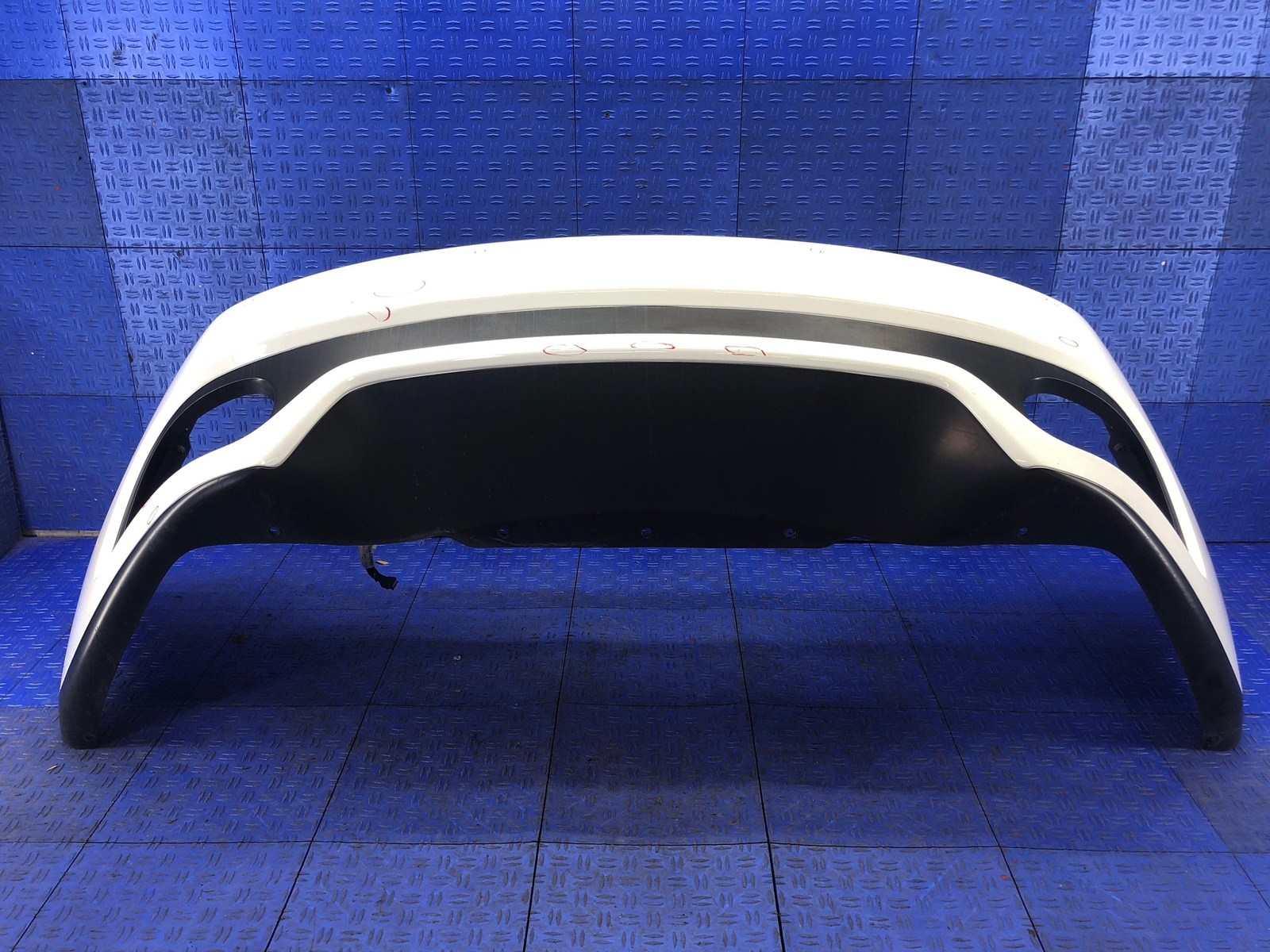 2008-2019 MASERATI GRANTURISMO REAR BUMPER COVER W/PARK ASSIST BIANCO WHITE