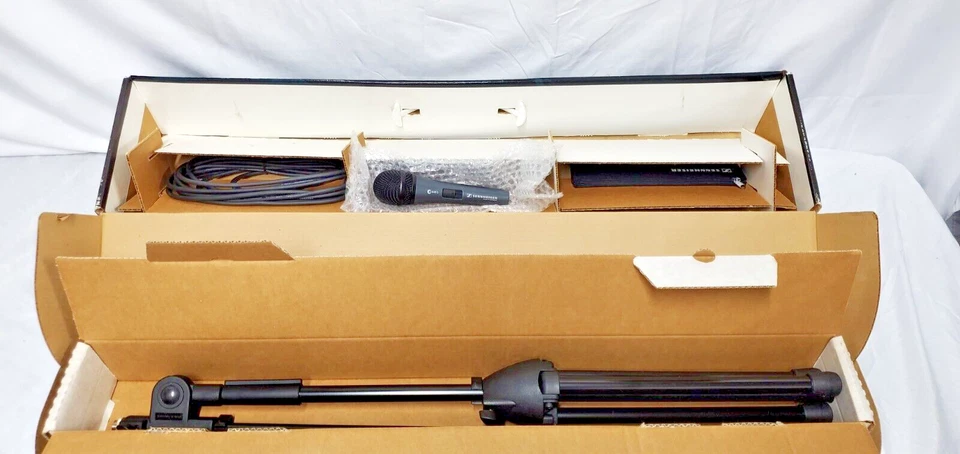 Sennheiser E-Pack e825S Cardioid Dynamic Vocal Microphone Bundle NEW Open Box - Image 2 of 4