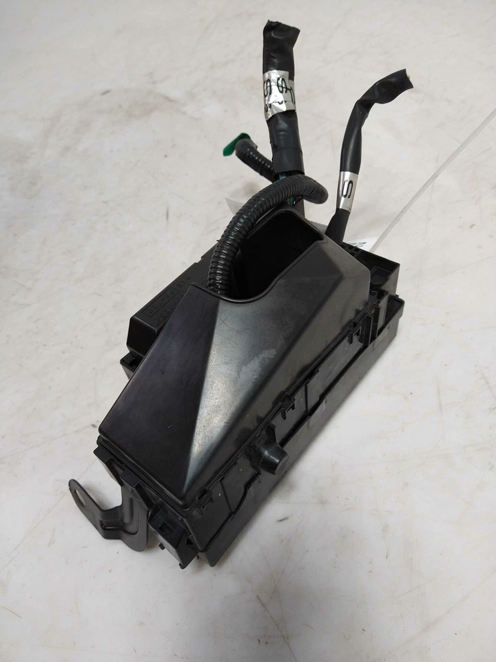 Subaru Outback Subaru Legacy 2002-04 caja de fusibles Eng Comp 2,5 L OEM 82243AE07B Foto 3 de 3