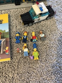 LEGO The Simpsons: Kwik-E-Mart (71016) With Minifigures And Instructions Retired