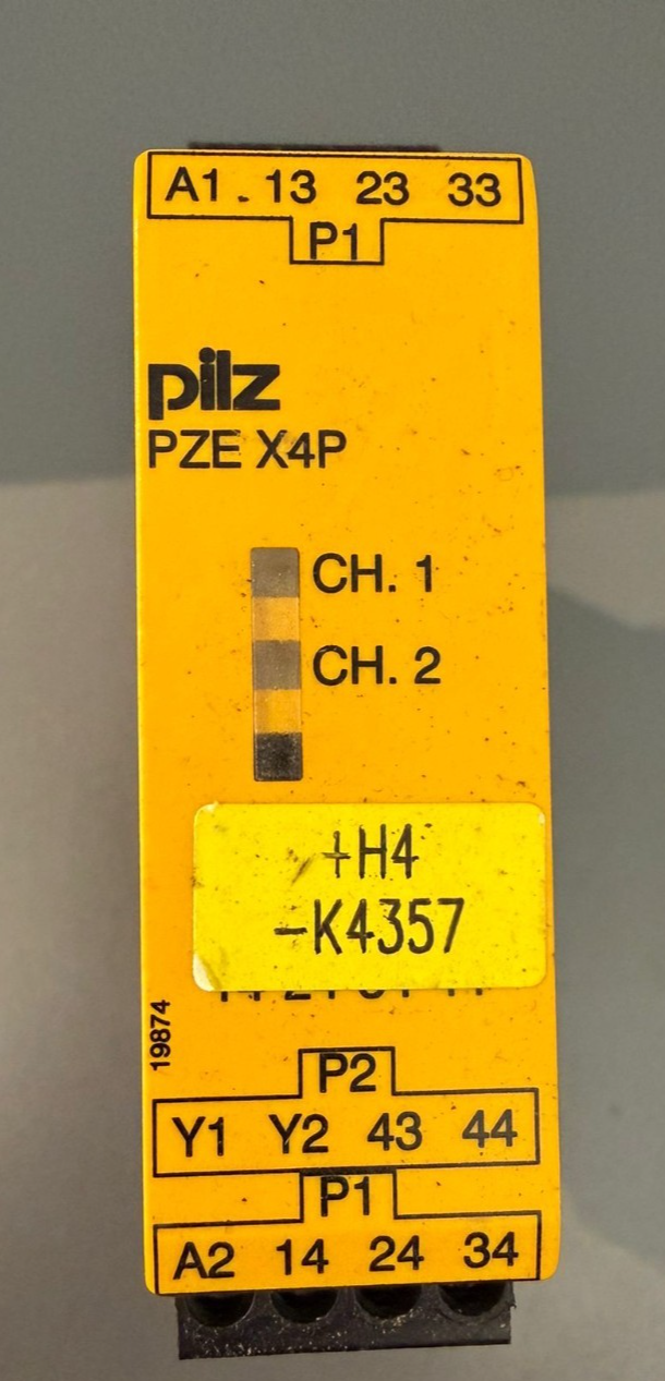 Pilz  PZE X4P   24VDC 4n/o  / 777585