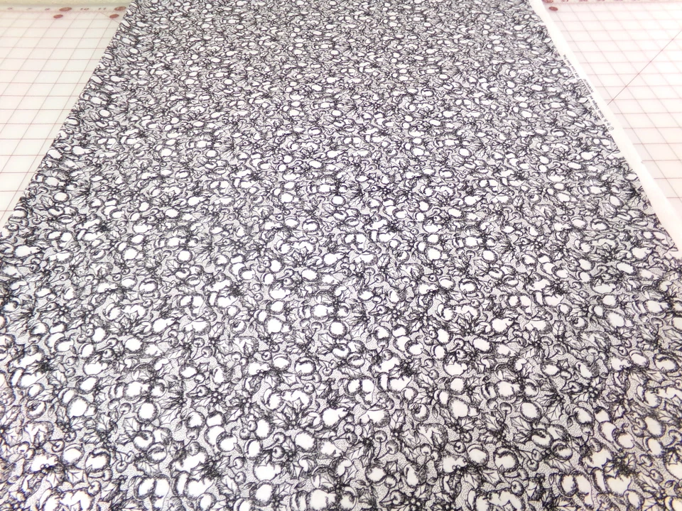 Tela de fruta blanca y negra aprox 35x44. Benartex. Diseños de San Nicolás. M25-313 Foto 4 de 4