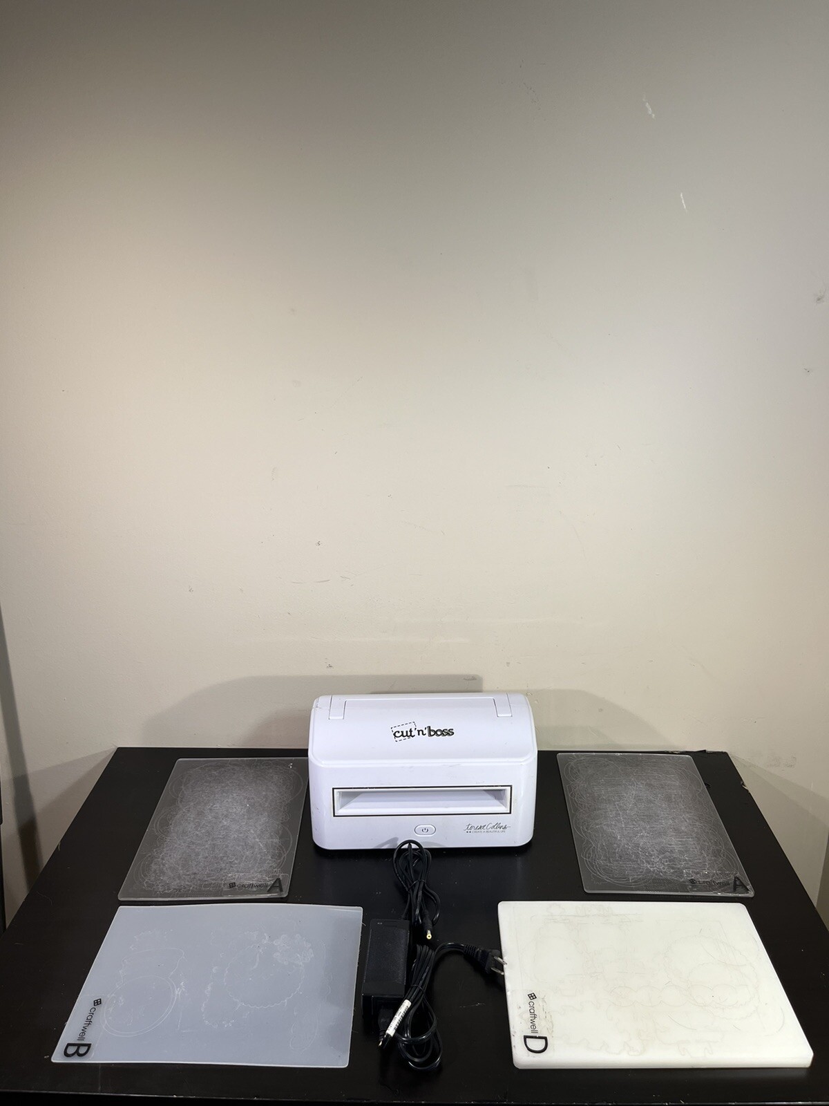 Craftwell Cut'N'Boss Teresa Collins Paper Embosser Die Cutter w/ Plates