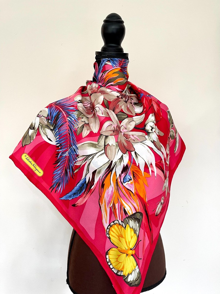 新品　Salvatore Ferragamo スカーフ フラワー 花柄　シルク フェラガモ Salvatore Ferragamo/スカーフ 花柄 鳥 ブルー フラワー