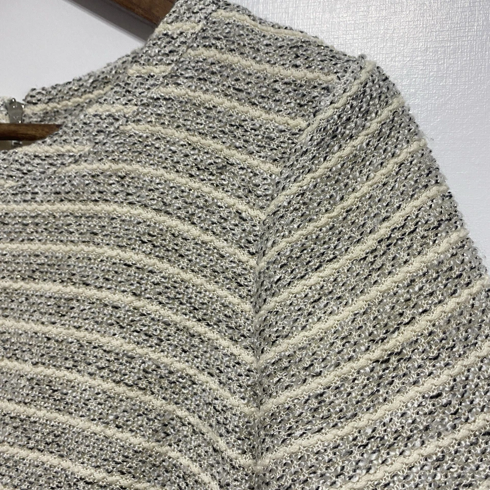 Top Anthropologie Deletta para mujer S marfil tweed boucle manga corta ribete de plumas Foto 4 de 4