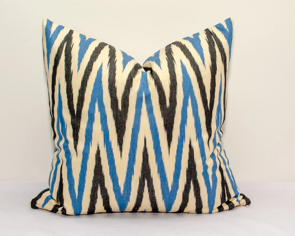 Zigzag Blue ikat pillow cover cushion Uzbek ikat Chevron Best ikat cushion Blue - Изображение 4 из 4