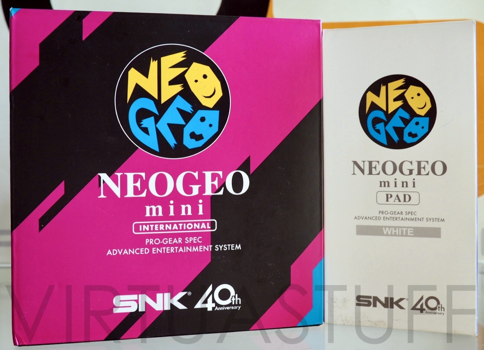 Regalo Retro-Gaming: SNK NEOGEO MINI International Bundle + Pad Bianco