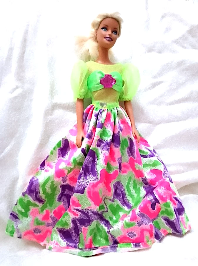 Barbie Dreamtopia, bambola principessa, capelli multicolore, corpetto
