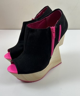 Women s Size 7 QUPID Peep Toe Wood Look Cutout Wedges Black Pink Side Zip