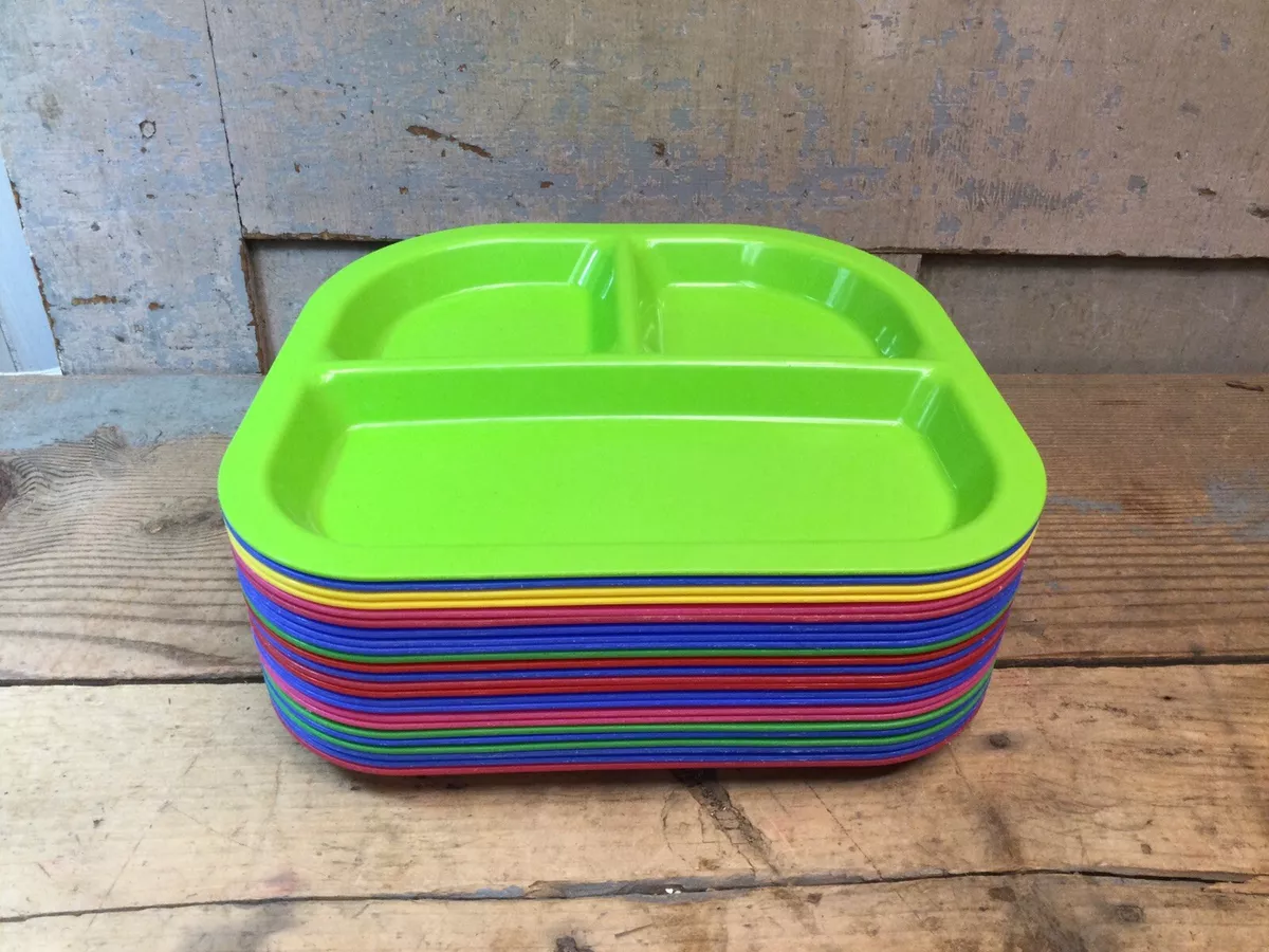 7 plastic kids lunch/dinner trays Good condition overall