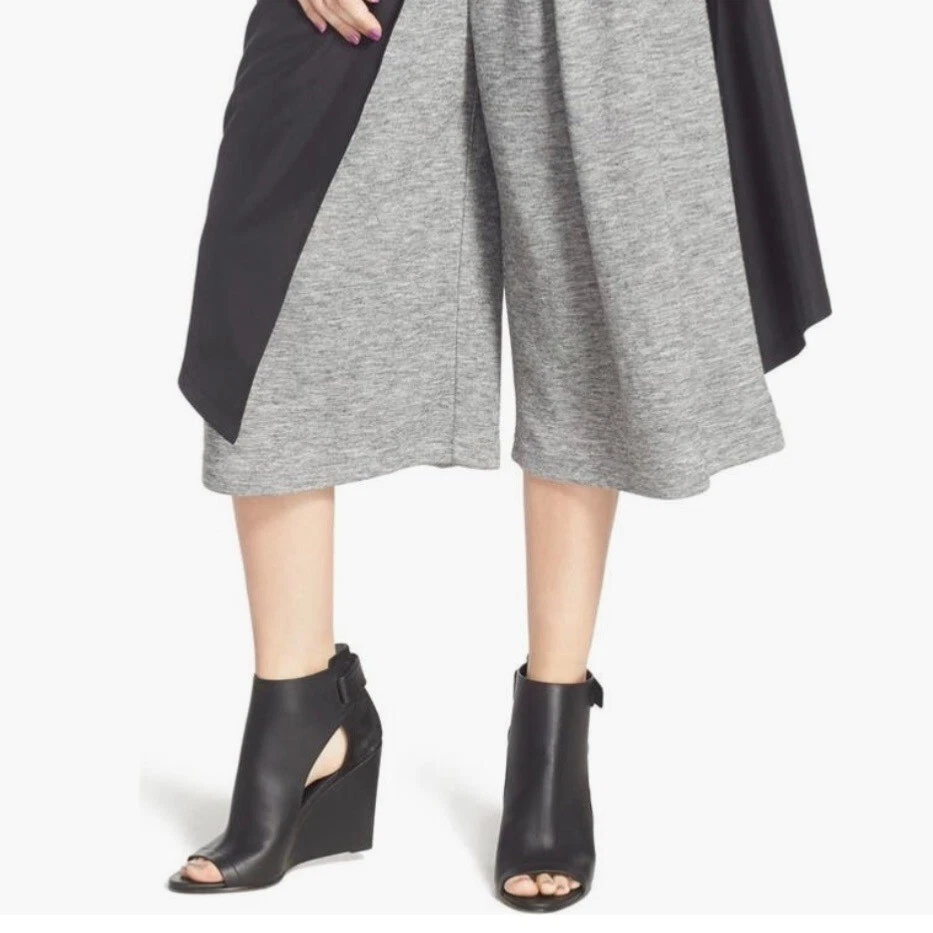 Sandália Vince Feminina Kara Biqueira Aberta Cunha Couro Preto Recortes Laterais Tamanho 7 - Imagem 2 de 4