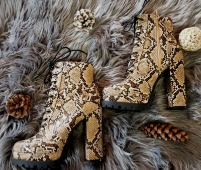 WILD DIVA WOMEN'S LACE UP HEELED PLATFORM BOOTS SNAKE PATTERN SIZE 7 NWOB