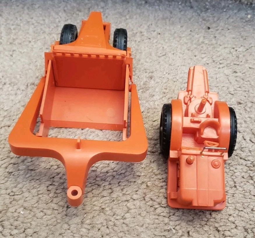 LIONEL ALLIS CHALMERS 6817-126 100 MOTOR SCRAPER W/STRIPED BOX (Writing on box) - Image 3 of 4