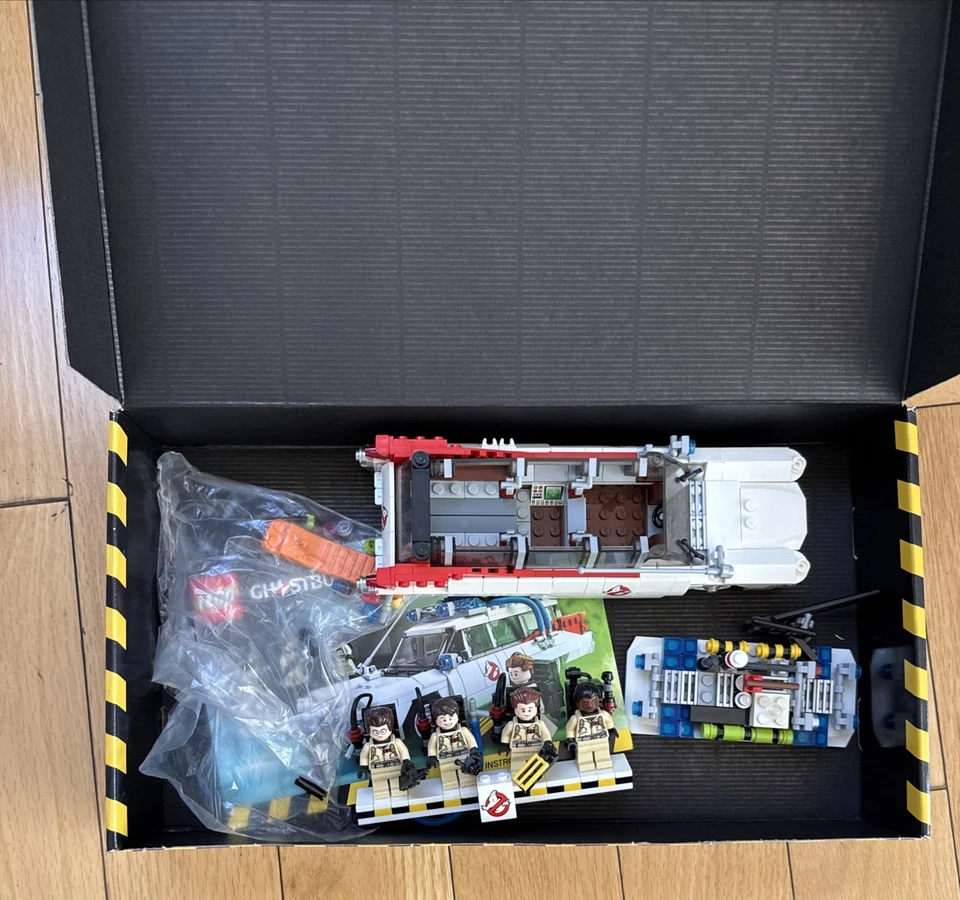 LEGO Ghostbusters Ecto-1 (21108) - Complete Set - Image 4 of 4
