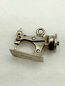 VINTAGE 40'S MOVABLE SEWING MACHINE STERLING CHARM openwork wheel