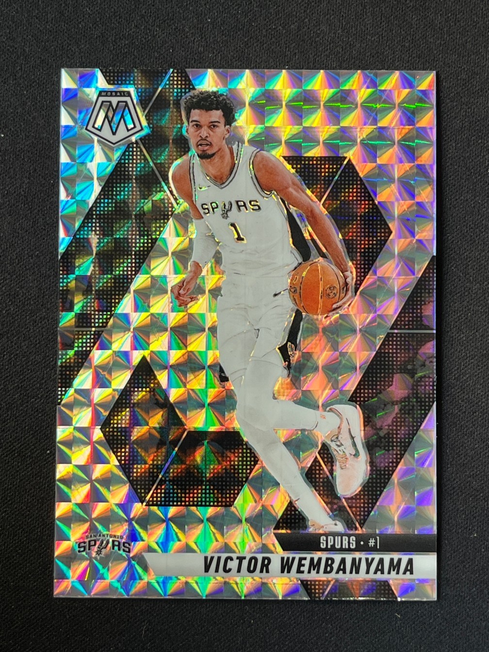Victor Wembanyama 2024-25 Panini Mosaic Silver Mosaic Prizm #31