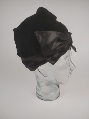 Christian‎ Dior Women’s Vintage “Chapeaux” Black Velvet Beret. Pre-owned. Christian Dior Hats for Women | The RealReal main image 4