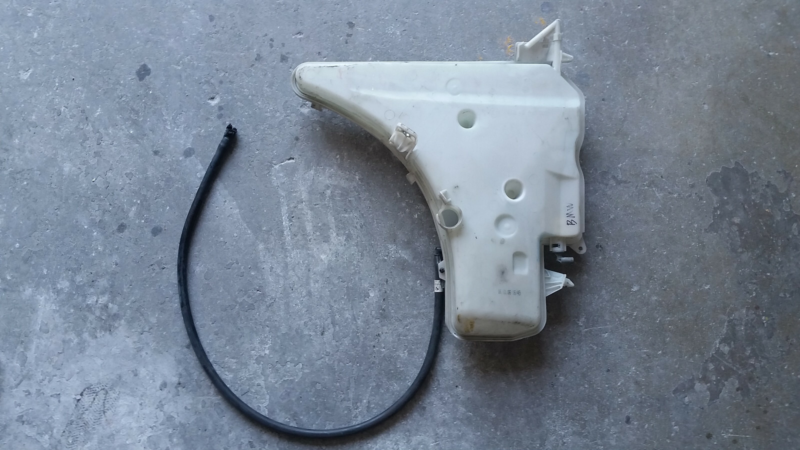 BMW 328i E92 E93 3Series Windshield Headlight Washer Fluid RESERVOIR Tank 0713 eBay