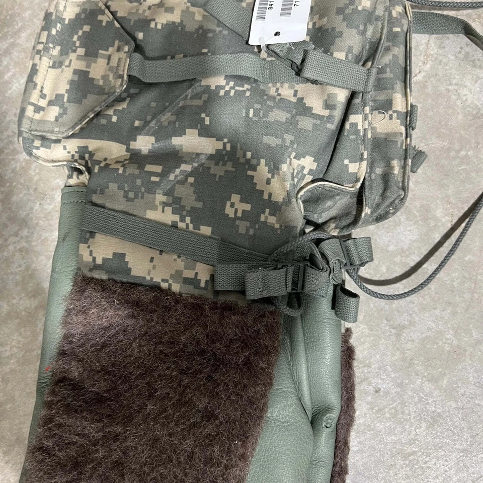 Guantes militares de EE. UU. Ártico para clima frío extremo con forros ACU digital Foto 4 de 4