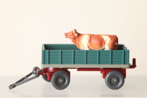 Remolque Wiking H0 verde con vaca en superficie de carga (153091) | Zustand: Gebraucht