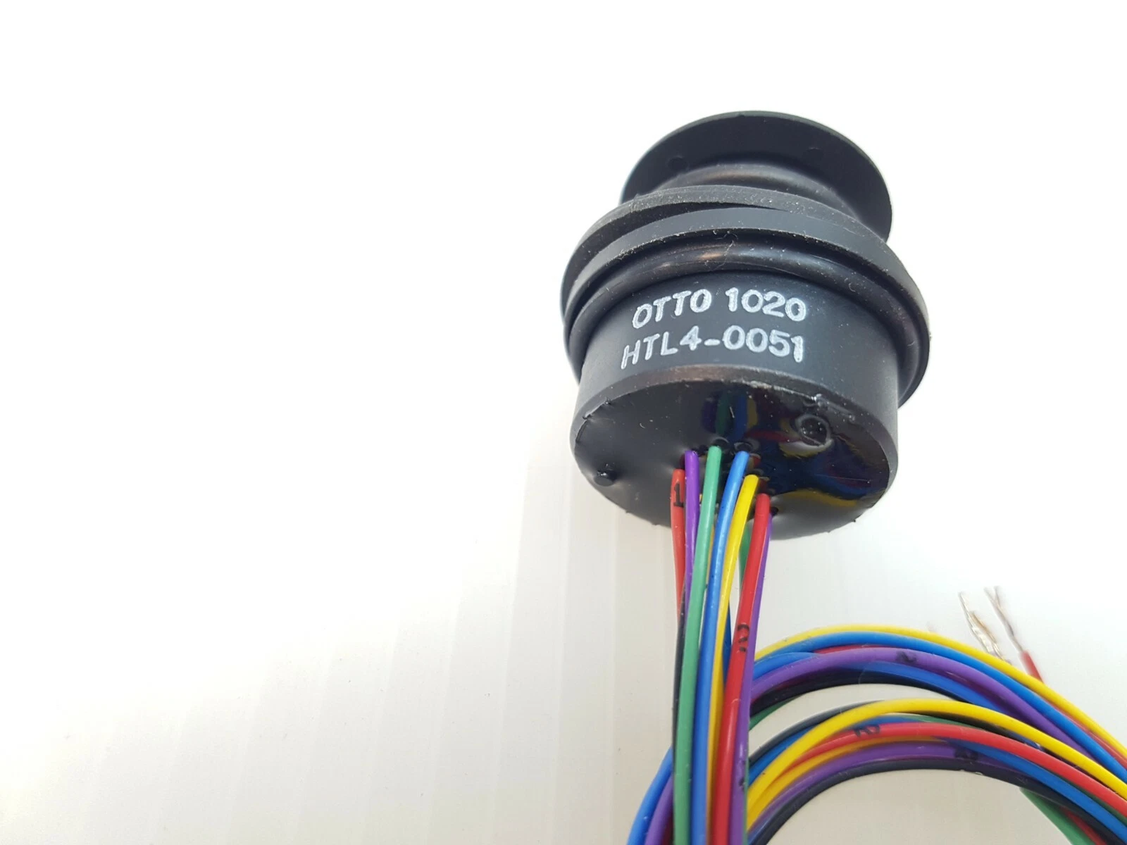 Body marking OTTO 1020 HTL4-0051 on the joystick, wires leaving the back
