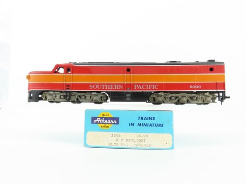 HO Scale Athearn 3306 SP Southern Pacific "Daylight" PA-1 Diesel Loco #6009