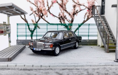 Maxwell 1:64 Black 450SEL W116 Sedan Classic Sport Model Diecast Metal Car