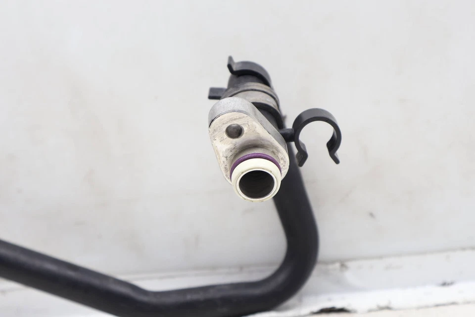 AUDI A8 QUATTRO 2005-2007 4,2 L - Manguera/tubo de CA superior baja presión Foto 3 de 4