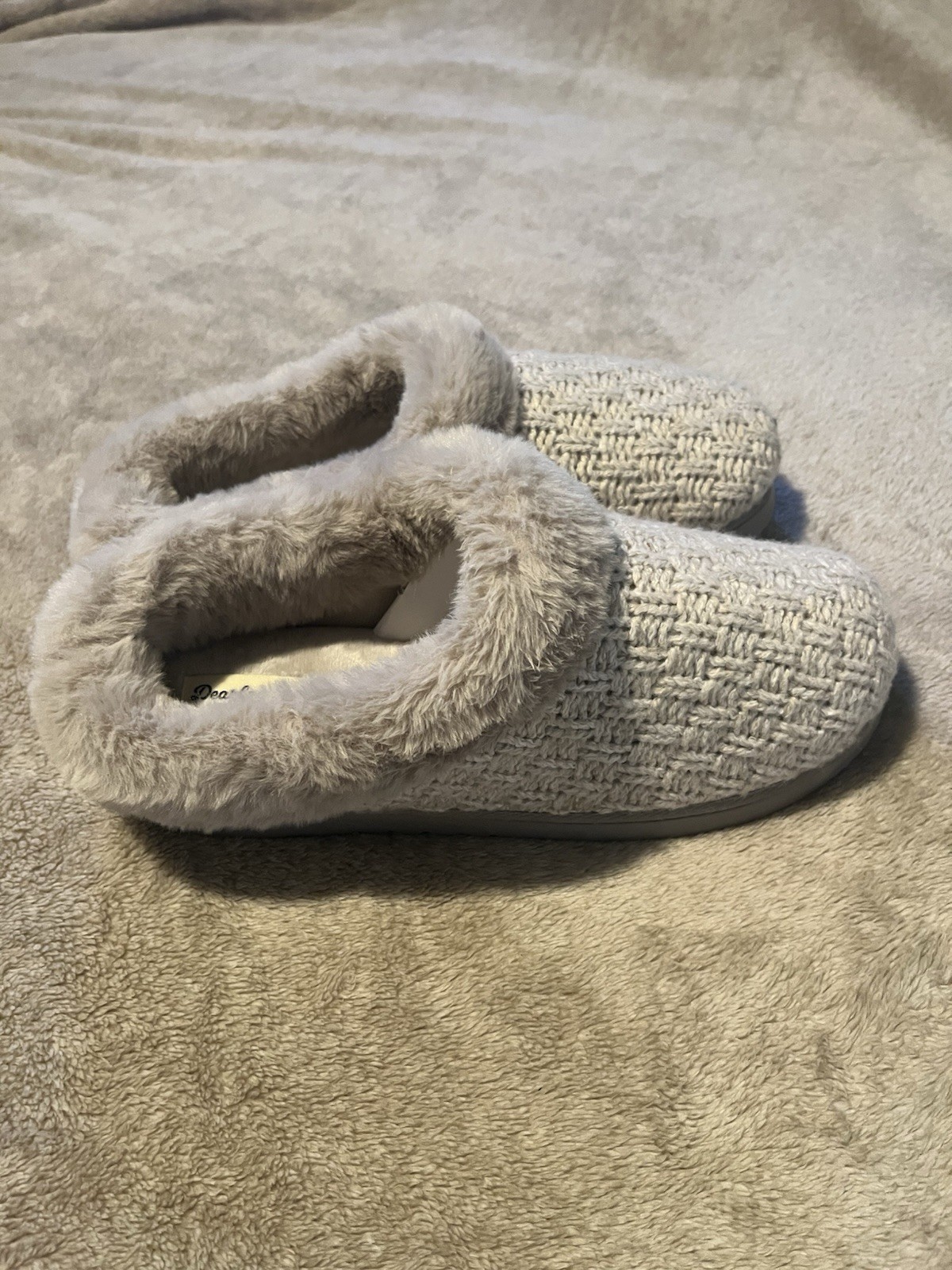 Slippers, Soft Inside and yarn type of material,size 11-12 Women.-image