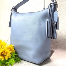 Bolso de hombro de cuero COACH bolso cubo borla azul cielo