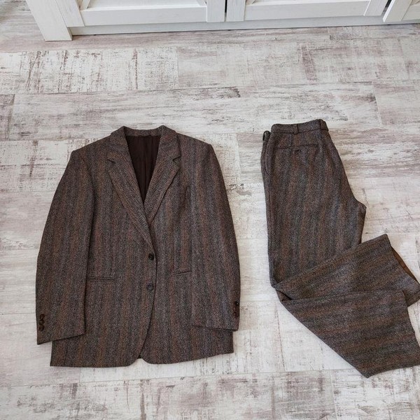 Women Dressler Suit Brown 38 / M / 46