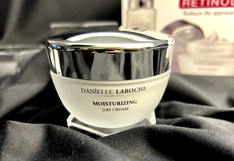 全新带盒 DANIELLE LAROCHE 视黄醇三件套全尺寸日夜霜抗衰老精华 — 第 4/4 张图片