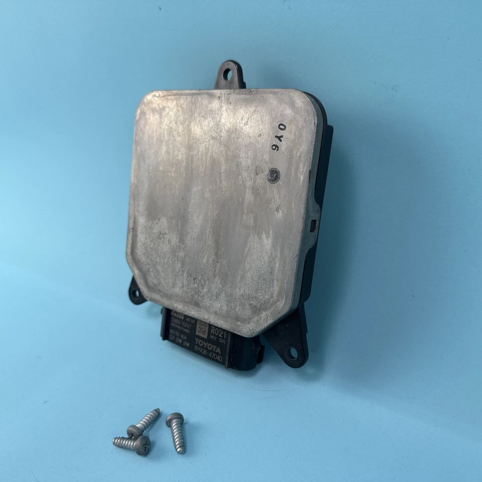 2017-2022 Toyota Prius Prime OEM Right Headlight Ballast Module 8990847040 - Image 2 of 4