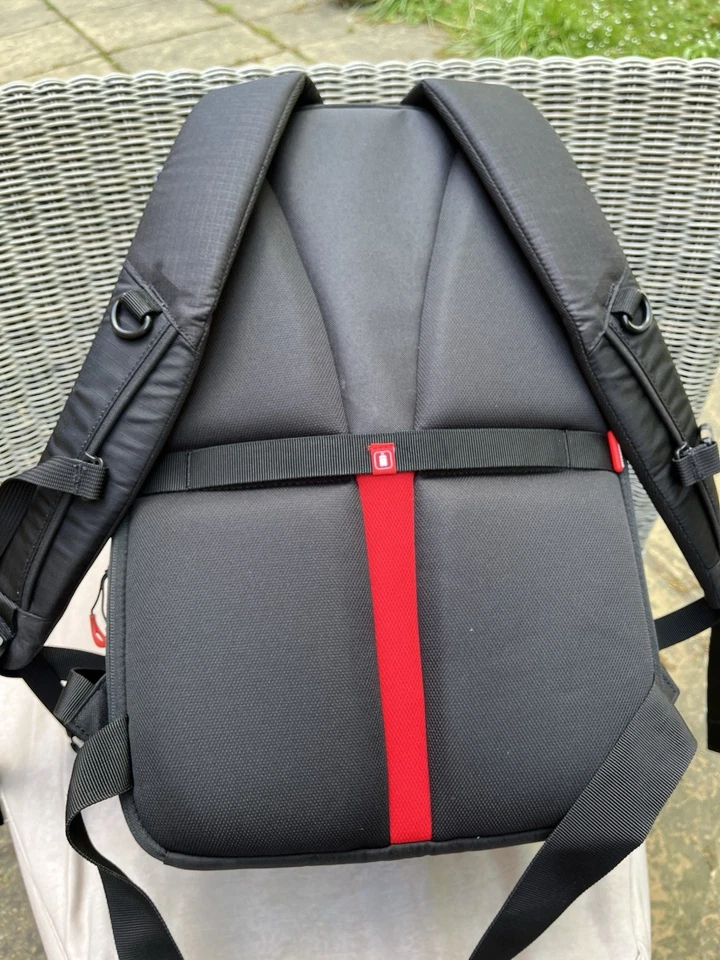 Manfrotto Pro Light Camera Backpack RedBee-210 for DSLR/Camcorder - Black - VGC - Image 4 of 4