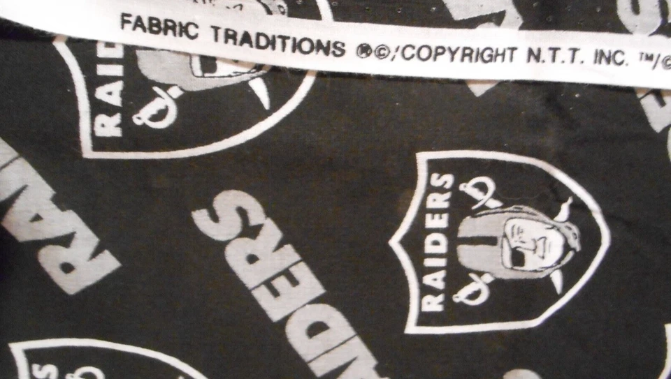 TELA CON LICENCIA RAIDERS NUEVA CON DERECHOS DE AUTOR 1994 ANCHO 58"/LARGO UNA YARDA +19" Foto 4 de 4