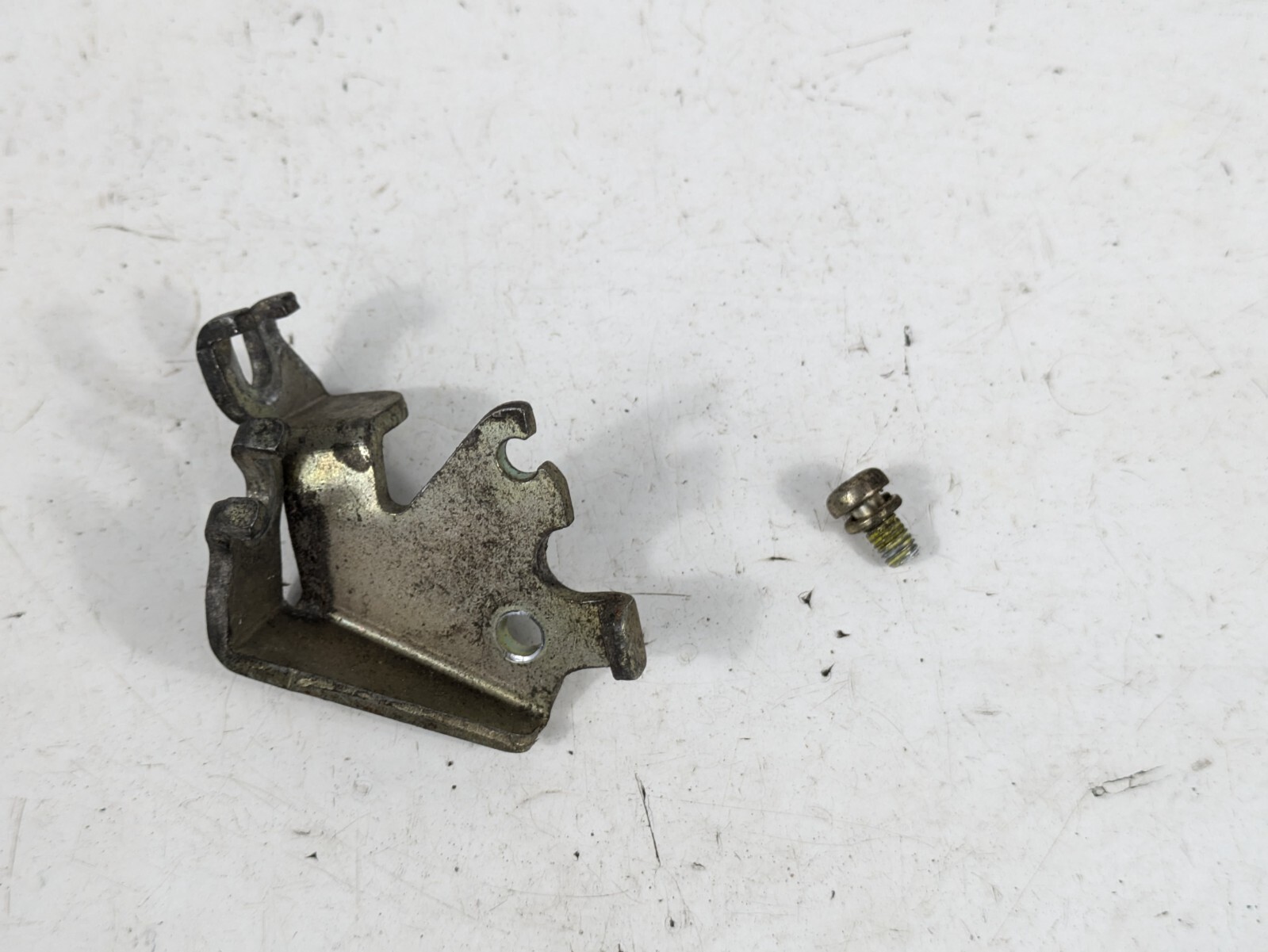 2000-2004 Suzuki Bandit 600 GSF GSF600 Carb Carburetor Throttle Cable Mount