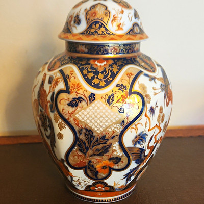 Kaiser Yokohama Imari Porcelain Lidded Vase Peacock Floral Signed 9 in