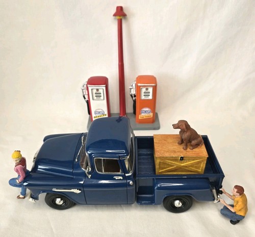 Ertl American Muscle Cruisin' Series Oscar's Gas Station 1:18 Diorama - Read