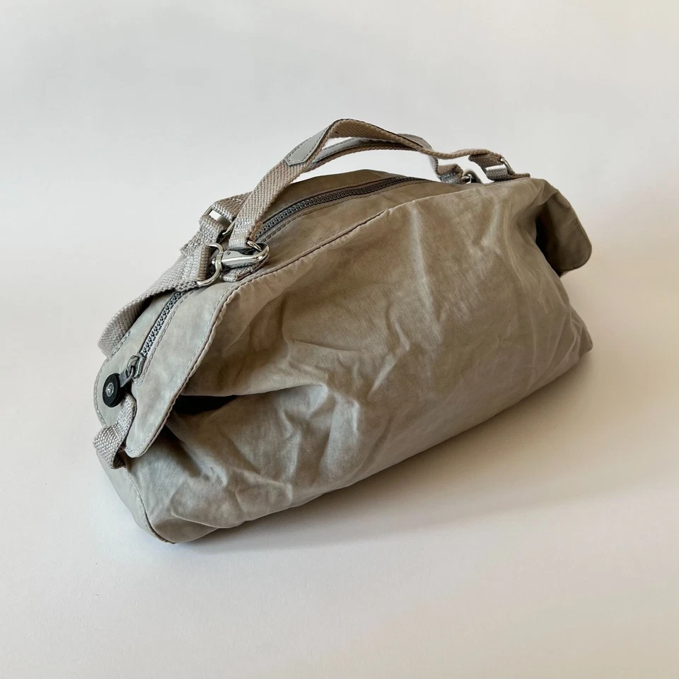 Bolso de Hombro Kipling Gris Asa Superior con Llavero Mono - Informal Nylon Foto 3 de 4