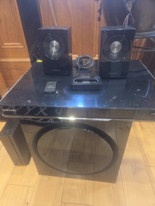 Samsung Samsung Blu-ray 3D Home Theater RECEIVER HT-D6730W  9 Components Mint 