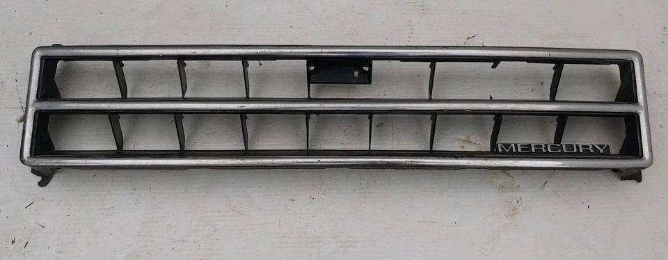 85 86 Mercury Capri 1984 parrilla OEM Foto 2 de 4